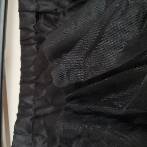 Leg Avenue's Elegant Black Layered Tulle Petticoat Skirt - Picture 4 of 15
